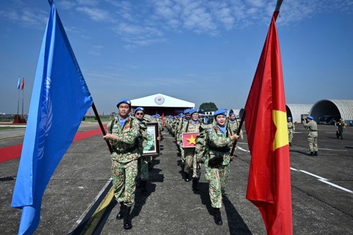 Tentara Rakyat Vietnam Bersama-Sama dengan Dunia Menegakkan Perdamaian - ảnh 6