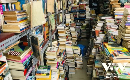 Lelaki 9X Melakukan Usaha Rintisan dengan Buku Kuno - ảnh 1