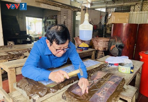 Seorang Veteran Perang Sepenuh Hati Memulihkan Kerajinan Tradisional dari Kampung Halaman - ảnh 1