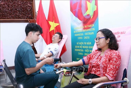 Konsulat Jenderal Republik Indonesia di Kota Ho Chi Minh Berjalan Seperjalanan dengan Operasi “Tetesan Darah Merah” Musim Panas Tahun 2025 - ảnh 1