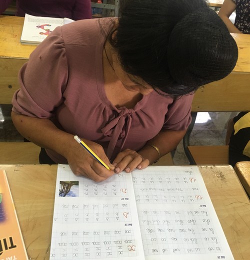 Anti-illiteracy campaign – Sowing hope for ethnic minority people - ảnh 2