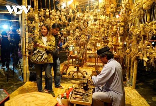 Unique cultural activities welcome New Year 2023 in Hoi An - ảnh 2