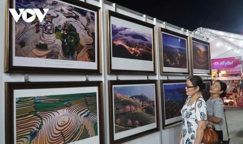 Vietnamese cultural heritages, tourism featured at Hue exhibition - ảnh 1