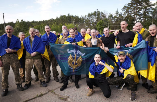 Russia, Ukraine each free first 390 prisoners in start of the conflict biggest swap - ảnh 1