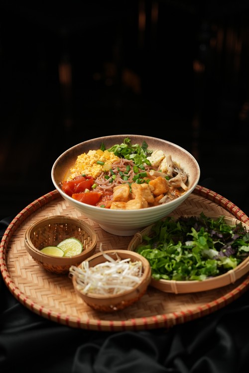 A vegan twist on classic Vietnamese Bun Rieu with Chef Q - ảnh 2