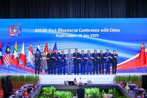 ASEAN calls for maintaining peace in East Sea - ảnh 1