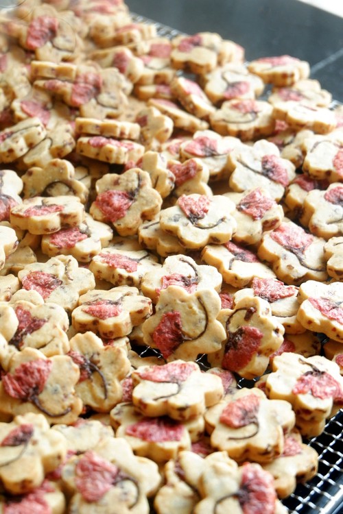 Sakura blossom cookies by foodblogger Huong Thao - ảnh 2