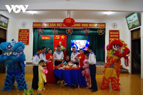 Mid-Autumn Festival warms the heart of Truong Sa islanders - ảnh 1