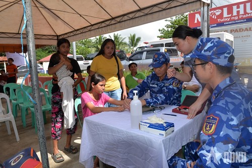 Vietnam Coast Guard joins natural disaster recovery efforts in Philippines - ảnh 2