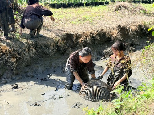 Returning to the Village: Where travel becomes memory - ảnh 2