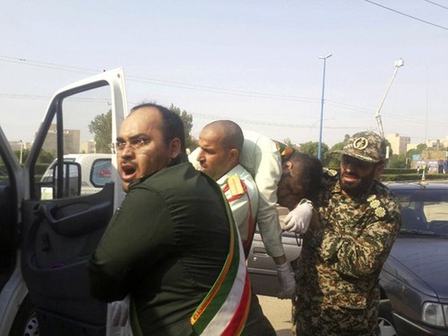 Perkembangan-perkembangan di sekitar serangan di upacara parade militer di Kota Ahvaz - ảnh 1