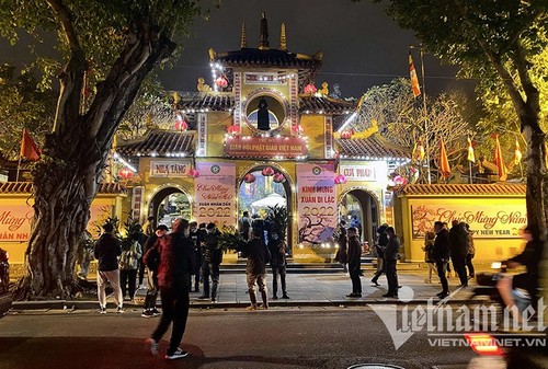 Pergi Ke Pagoda di Awal Tahun – Keindahan Budaya Tradisional Orang Vietnam - ảnh 1