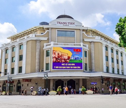 Kota Hanoi Penuh Dengan Bendera dan Bunga Untuk Merayakan Hari Nasional 2 September       - ảnh 8