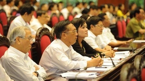 Viele wichtige Gesetze und Beschlüsse sind verabschiedet worden - ảnh 2