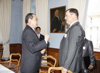 Vize-Premierminister Nguyen Thien Nhan besucht die Schweiz - ảnh 1