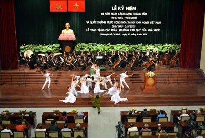 Festlichkeiten zum Nationalfeiertag im In- und Ausland - ảnh 1