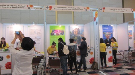 Ausstellung über Hochschulbildung Frankreich-Deutschland 2013 - ảnh 1