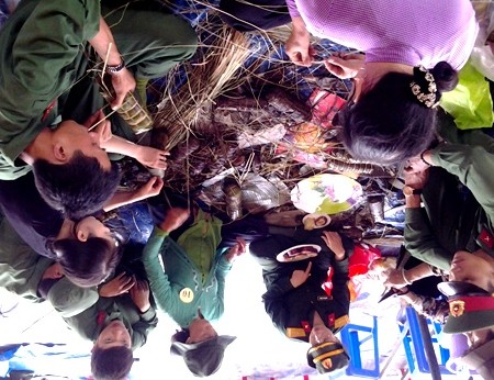 Fröhliche Neujahrsstimmung in der ländlichen Gemeinde My Khanh - ảnh 1