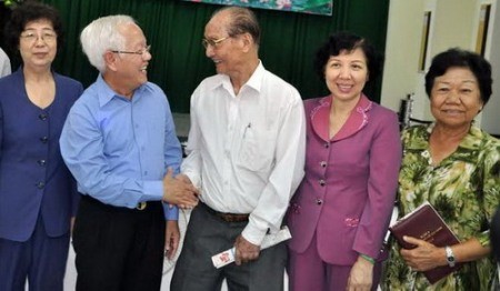 Chinesische Gemeinschaft protestiert gegen die illegale Verankerung der Bohrinsel Chinas - ảnh 1