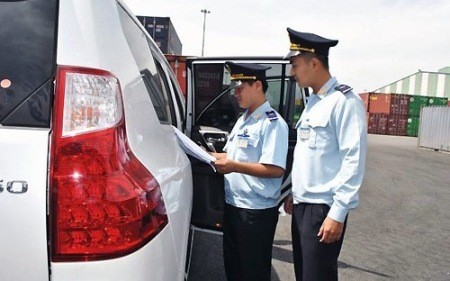 Premierminister ordnet verstärkte Verwaltungsreform im Steuer- und Zollbereich an - ảnh 1