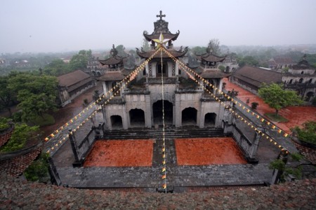 Steinkirche Phat Diem: Treffpunkt der Ost-West-Architektur - ảnh 1