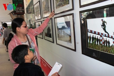 Fotoausstellung “Soldaten des Onkels Ho Chi Minh – die schönsten Menschen” - ảnh 1