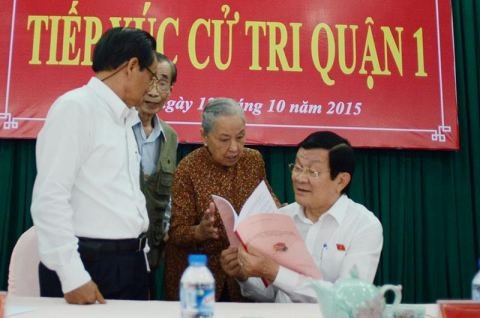 Staatspräsident Truong Tan Sang trifft Wähler in Ho Chi Minh Stadt - ảnh 1