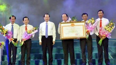 Vize-Premierminister Vu Van Ninh: Provinz Hau Giang soll verstärkt Landwirtschaft umstrukturieren - ảnh 1