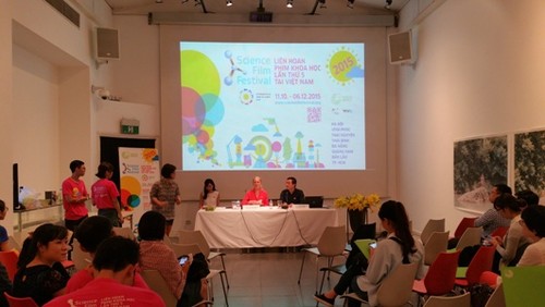 Das Wissenschaftsfilmfestival 2015: Brücke zwischen der Wissenschaft und den Kindern - ảnh 1