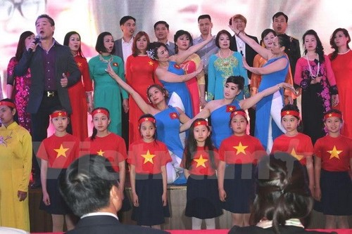 Musikprogramm für Meer und Inseln der Heimat in Tschechien - ảnh 1