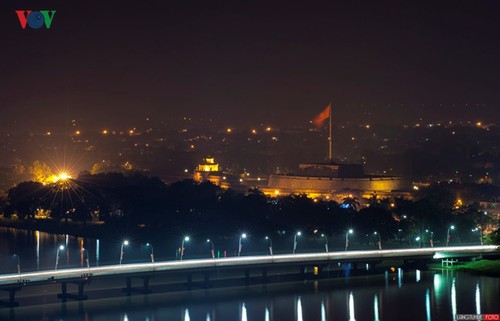 Die Schönheit der Kaiserstadt Hue in der Nacht - ảnh 10