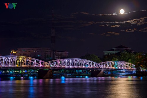 Die Schönheit der Kaiserstadt Hue in der Nacht - ảnh 2