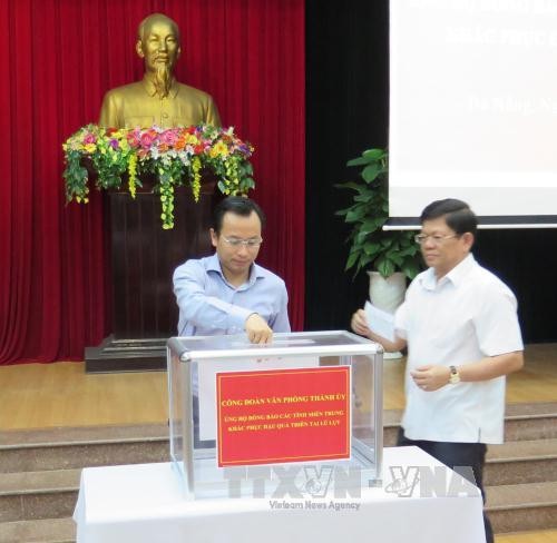 Weitere Spendeaktionen für Flutopfer in Zentralvietnam - ảnh 1