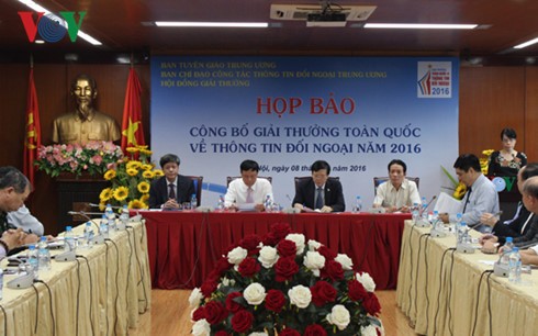 Pressekonferenz über den Nationalpreis für auswärtige Informationen 2016 - ảnh 1