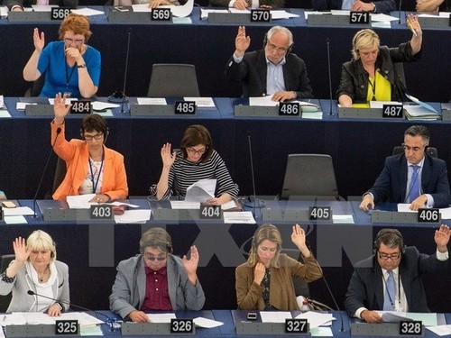 EU-Parlament ratifiziert Abkommen mit Kuba - ảnh 1