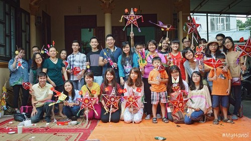 Die traditionellen Spielzeuge mit dem Mittherbstfest erleben - ảnh 1