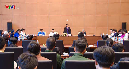 Auszeichnung der herausragenden Schüler und Studenten der ethnischen Minderheiten - ảnh 1