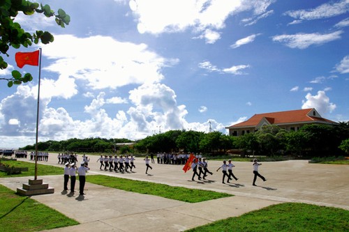 Fotosammlung “Lebenskraft auf Truong Sa – Farbe der Jugendzeit” - ảnh 11