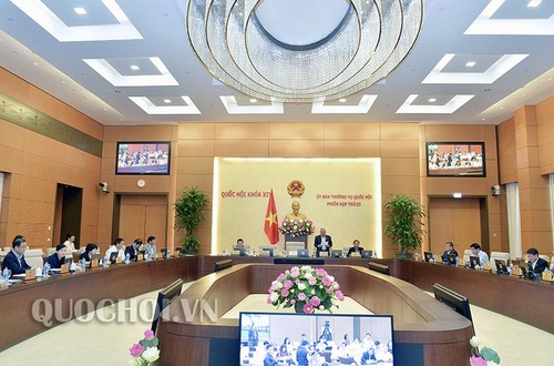 Ständige Parlamentsausschuss diskutiert den geänderten Gesetzesentwurf für Korruptionsbekämpfung - ảnh 1