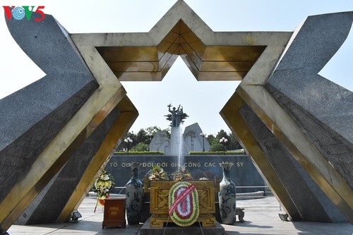 Besuche an den historischen Orten in Truong Son - ảnh 9