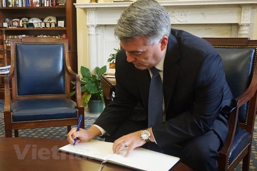 Tätigkeiten zum Andenken an Staatspräsident Tran Dai Quang im Ausland - ảnh 1