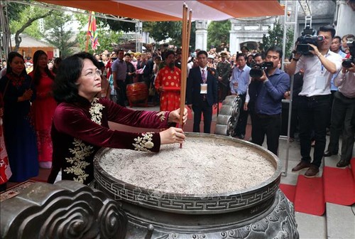 Vize-Staatspräsidentin Dang Thi Ngoc Thinh gedenkt dem Beitrag von Hai Ba Trung - ảnh 1