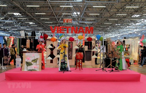 Die vietnamesische Kultur zieht das Interesse der Besucher in Italien auf sich - ảnh 1