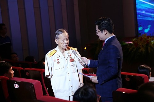 Held der Volksstreitkräfte La Van Cau – der herausragende Bürger der Hauptstadt im Jahr 2019 - ảnh 1