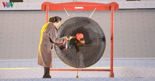 Parlamentspräsidentin Nguyen Thi Kim Ngan nimmt an Kultur- und Tourismuswoche der Provinz Hoa Binh teil - ảnh 1