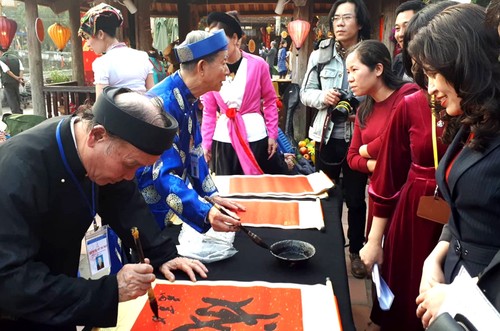 Schriften-Fest im Literaturtempel zum neuen Jahr - ảnh 1