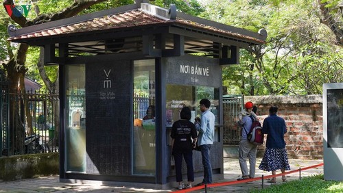 Gedenkstätten in Hanoi am ersten Tag der Wiedereröffnung - ảnh 2