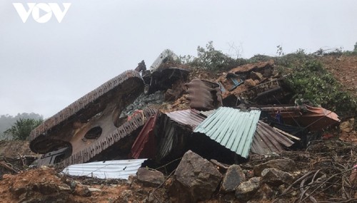 128 Toten und Vermissten durch Überschwemmungen in Zentralvietnam - ảnh 1