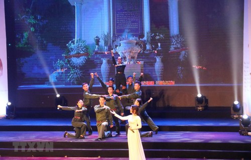 Kunstprogramm mit dem Thema “Mutter im Herzen der Soldaten” - ảnh 1