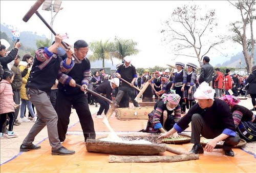 Lebendiges Fest zum Zerstampfen des Day-Kuchens im bergigen Gebiet Mu Cang Chai - ảnh 1